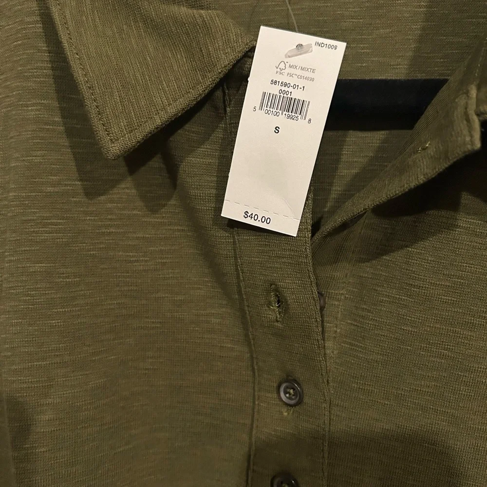 Brand New Summer Top with a collar! - Picture 2 of 2